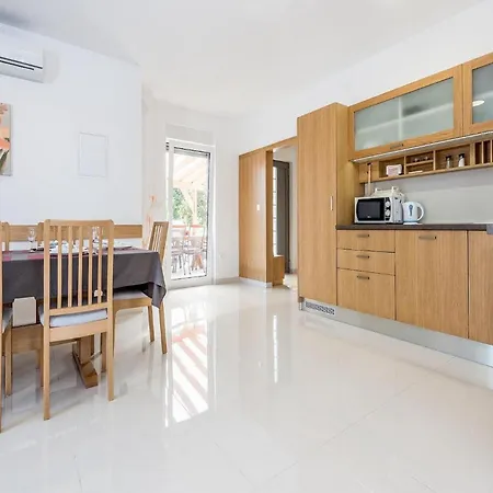 Dom wakacyjny Jadrija Szybenik